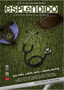 Botas y objetos sobre césped